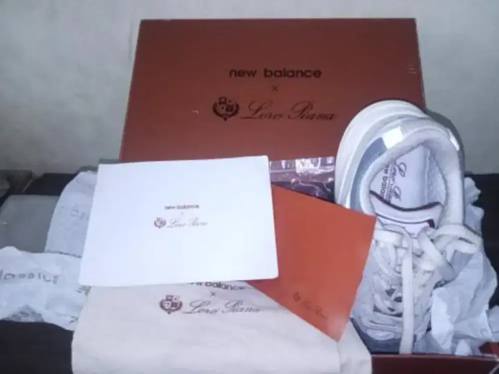 dijual sepatu New Balance 990v6xloro piana cashew