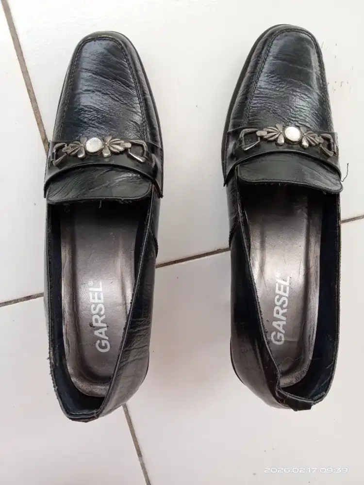 Sepatu heels hitam merk Garsel
