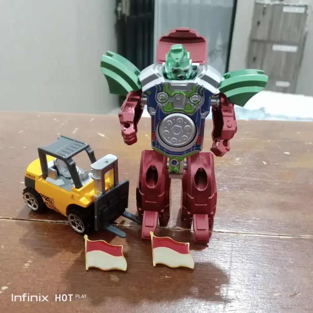 Paket Mainan Transformer + Forklift Metal + 2 Pin Merah Putih (4 Baran