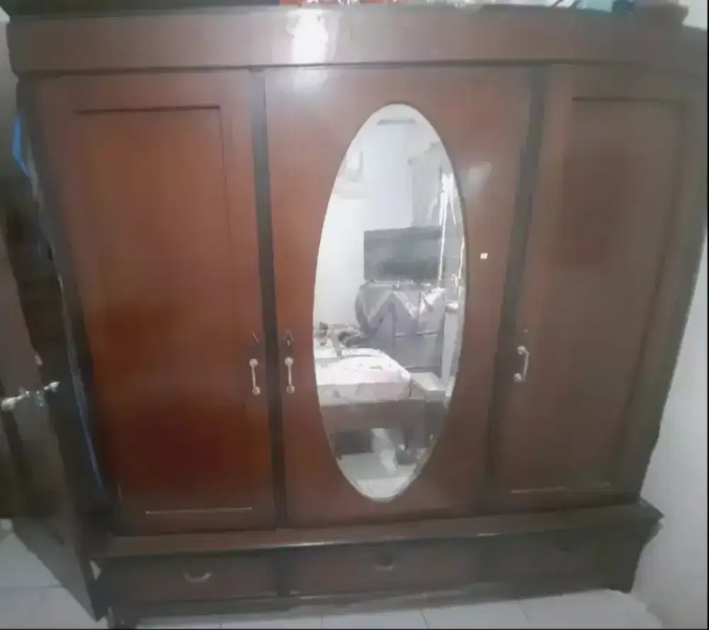 Lemari jati kuno 3 pintu