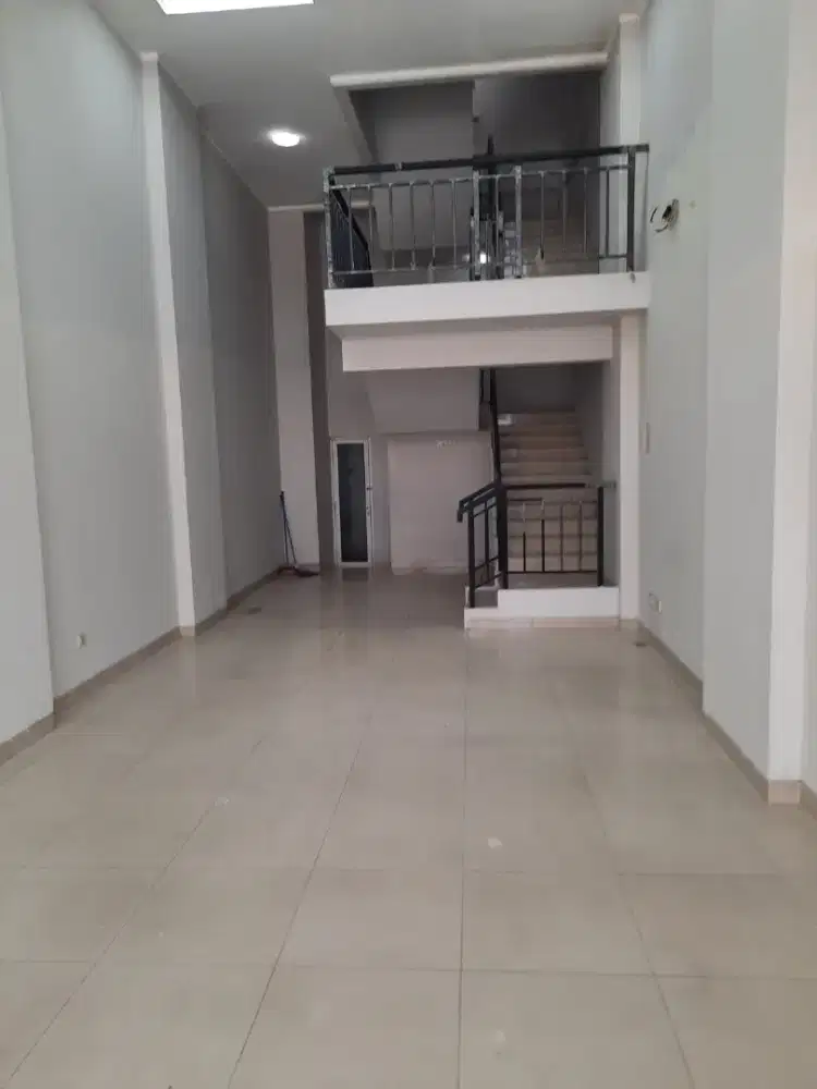 Dijual Ruko 3 Lantai di Komplek Ruko Emerald, Summarecon Bekasi