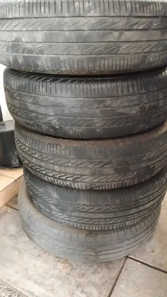 Ban mobil bekas