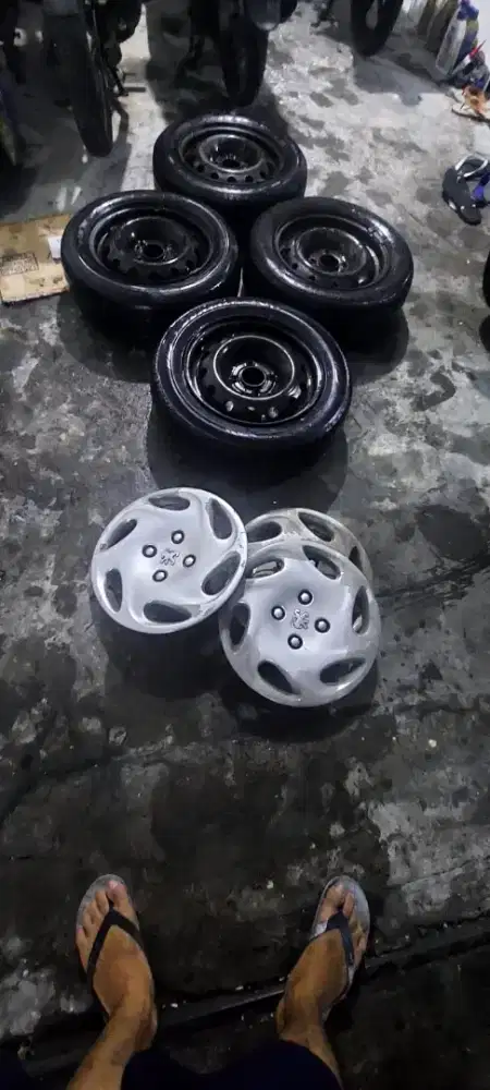 Velg r14 ban set wildop hole 4 pcd 108/110 peugeot zebra