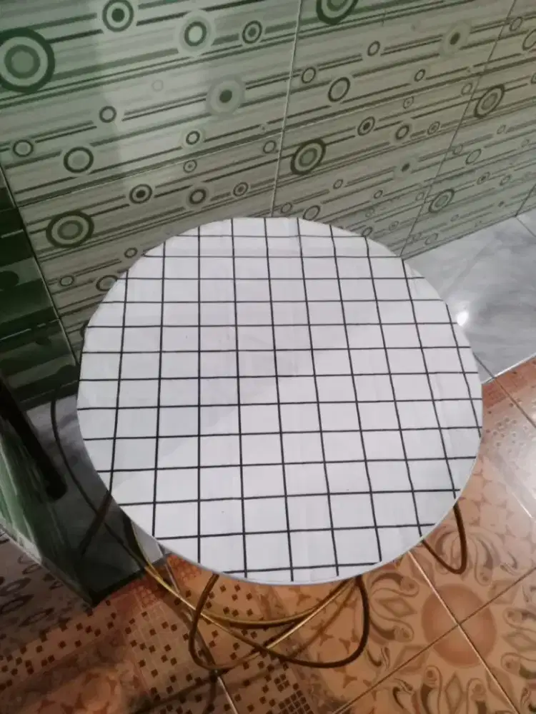 Meja Bulat Bekas Masih Bagus dan Terawat