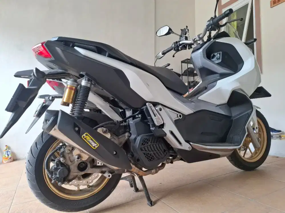 Knalpot ROB 1 HONDA ADV 150 Like New 95% – Mulus, 1 Bulan Pemakaian!