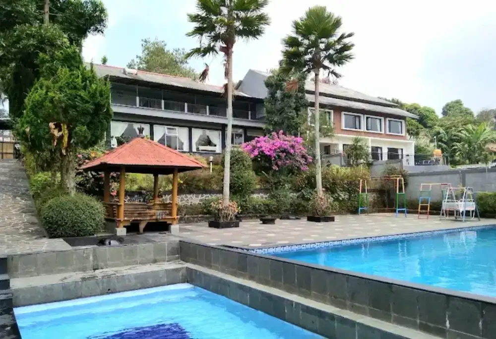 Dijual Villa Cantik Siap huni ada kolam renang di Cisarua Bogor