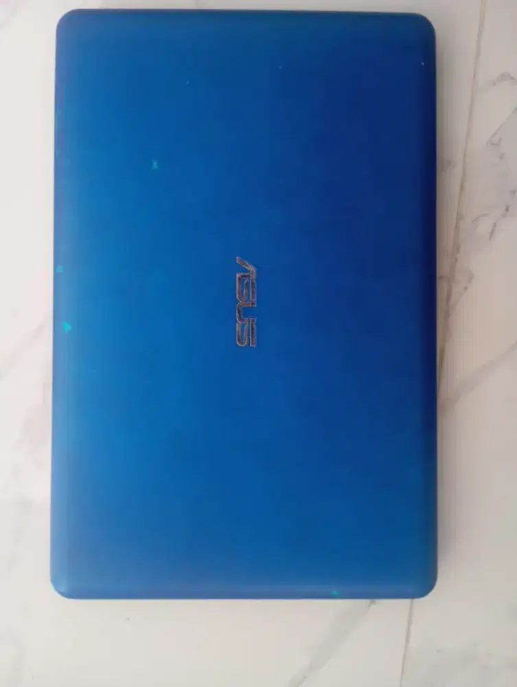 di jual notebook Asus karna jarang kepakai dan BU