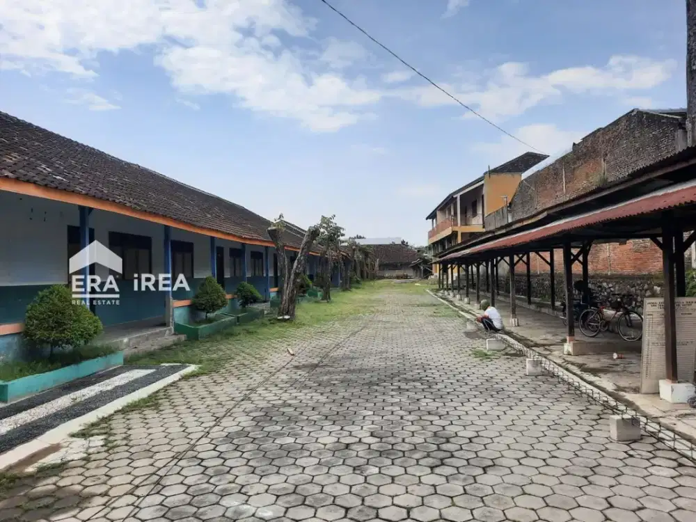 TANAH DAN BANGUNAN DIJUAL DI TASIKMADU KARANGANYAR DEKAT BALAI DESA SURUH DAN DE TASIKMADOE HERITAGE