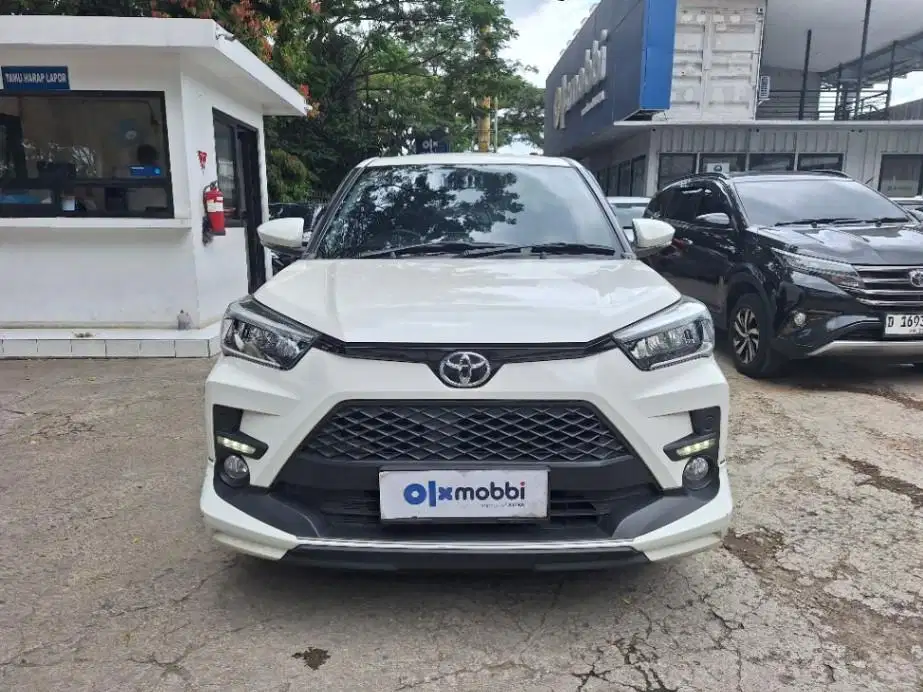 LOW DP Toyota Raize 1.0 GR Sport One Tone Bensin-AT 2022 AJX