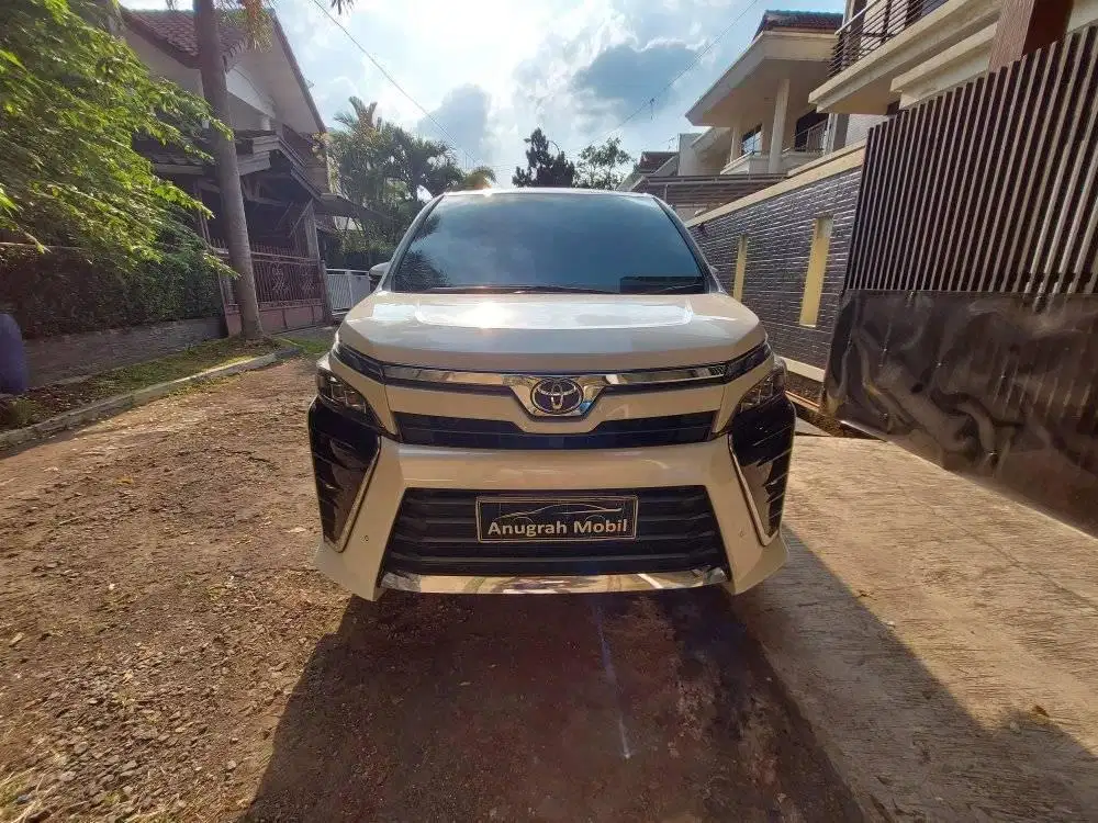 Toyota Voxy 2.0 Automatic 1 tgn dari baru