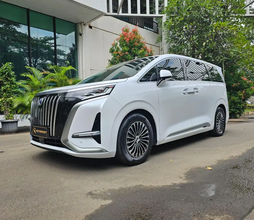 (Electric Vehicle) BYD Denza D9 2025 Low km mobil listrik