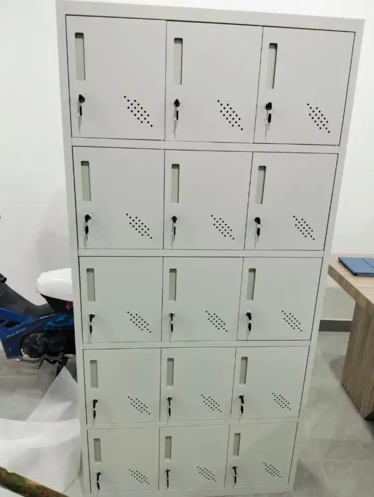 Locker penyimpanan 15 pintu