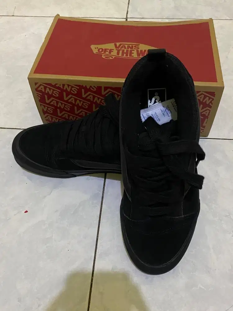 Sepatu vans knu skool