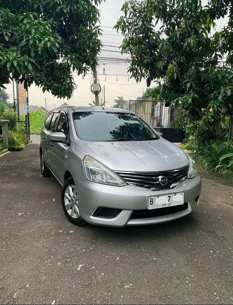 Nissan Grand Livina 1.5 SV A/T Facelift 2013 Pajak Panjang!