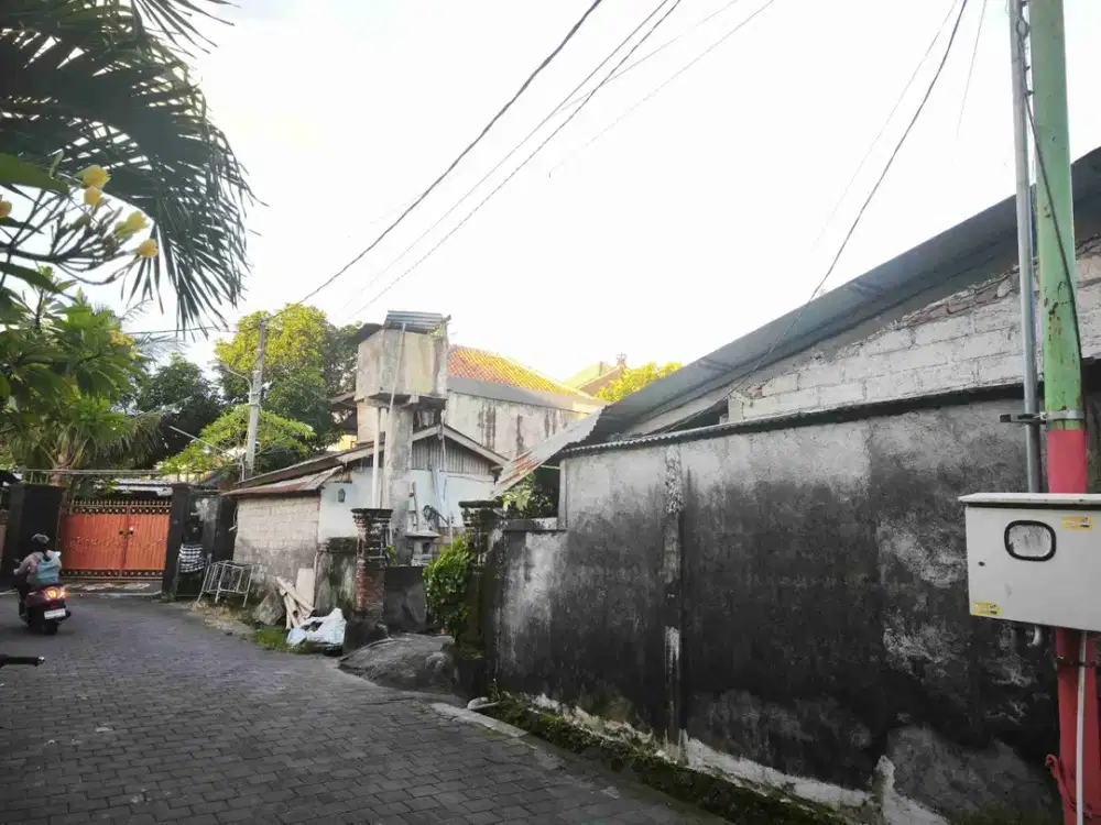 Jual Tanah + Banguna Koskosan 9 kamar Lokasi Jl Muding Mekar Badung area Tidak Banjir & Strategis