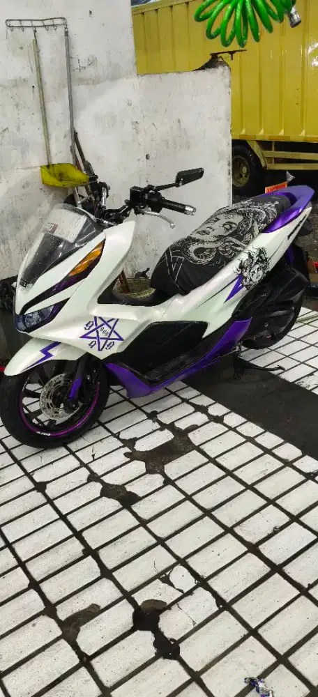 PCX putih Favorite