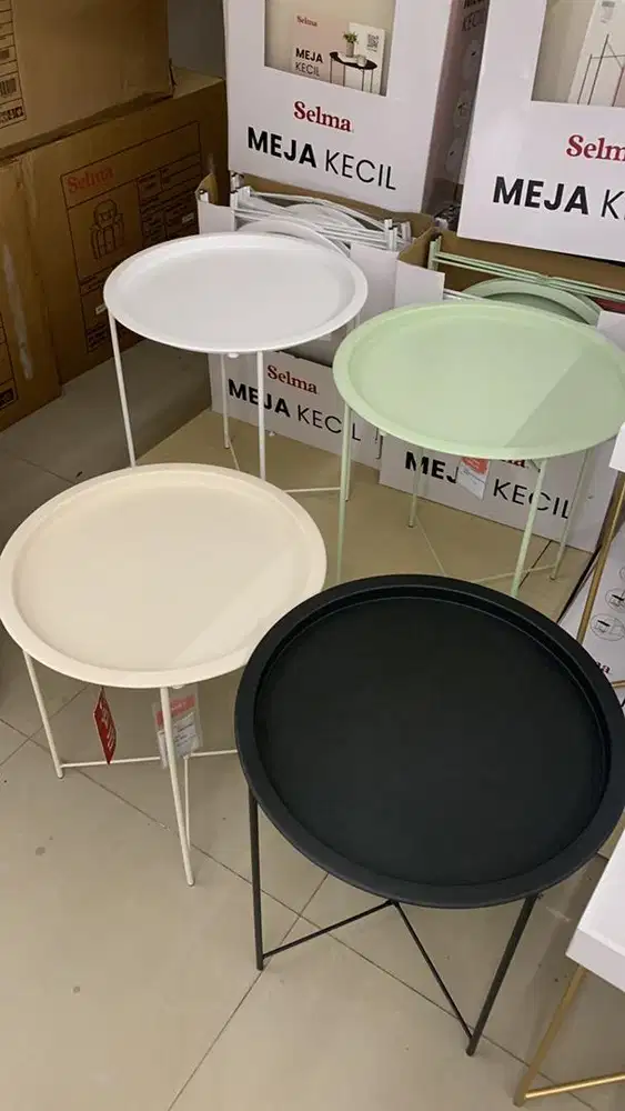 meja sudut cafe