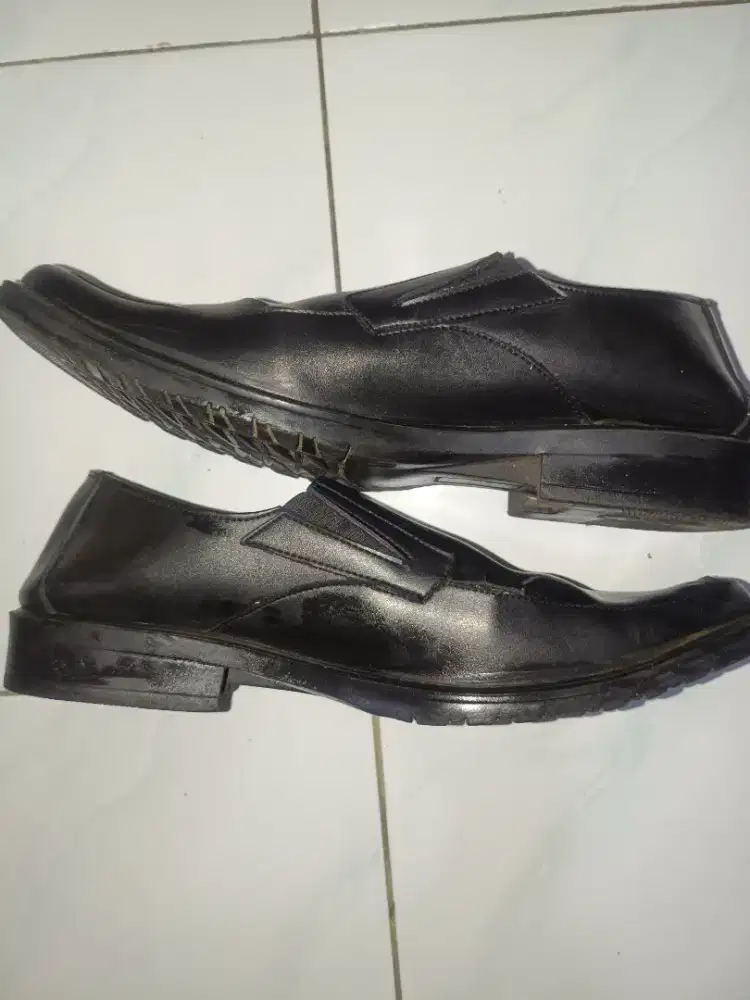 Sepatu pantofel Yongki Komaladi kulit size 43 insole 27,5cm