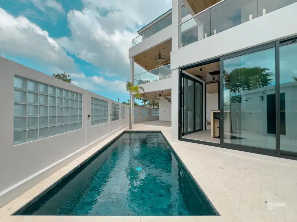 Villa Solar-Powered Smart Luxury, forsale in Tumbak Bayuh.