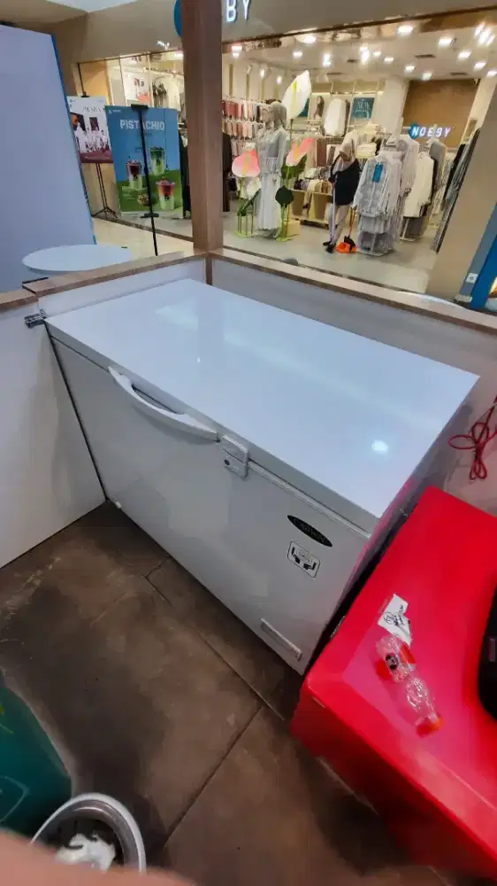 Chest freezer lemari pembeku crown bd350 like new
