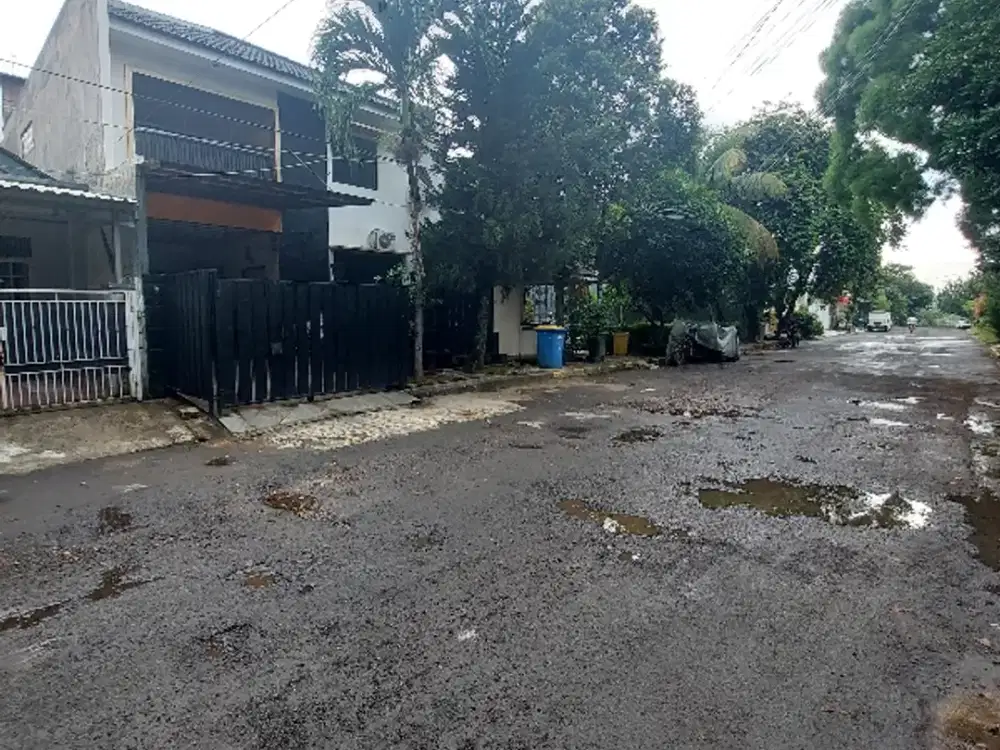 Rumah Asri 2,5 Lantai Full Furnish Permata Pamulang Samping Taman.