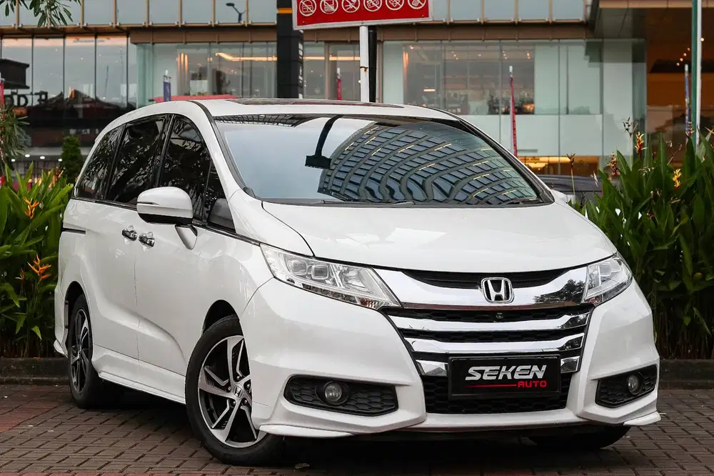 Honda Odyssey 2.4 E CVT 2014 Sunroof AT Matic Putih Metalik