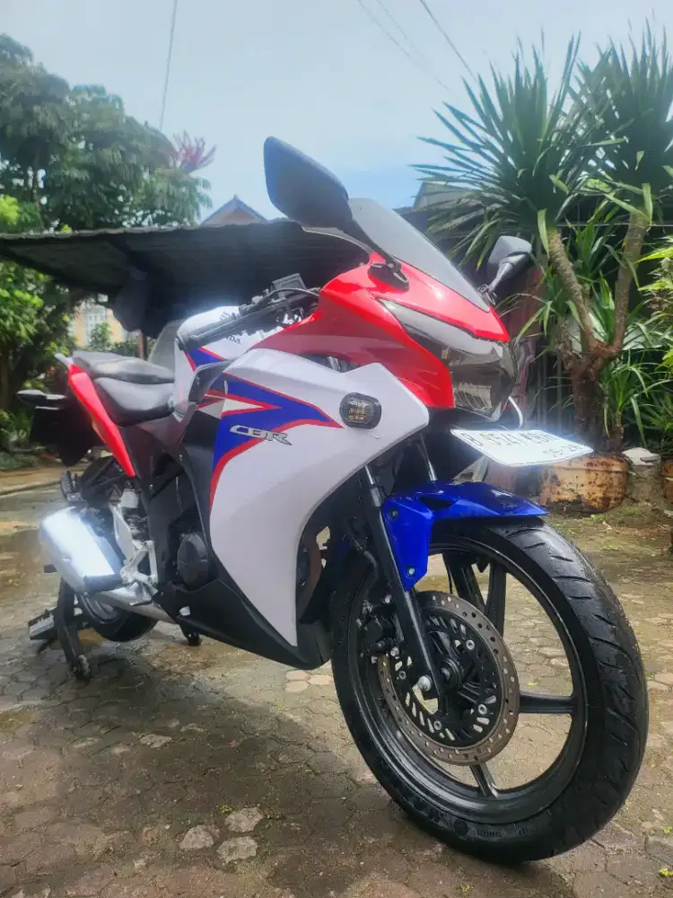 Honda CBR 150R CBU 2013 Low KM Surat Lengkap Good Condition