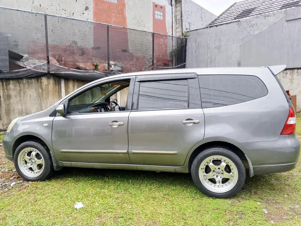 Nissan Grand livina 2012 Bensin