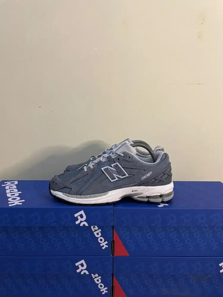 41,5 - Sepatu New Balance NB 1906r Titanium Bekas Second