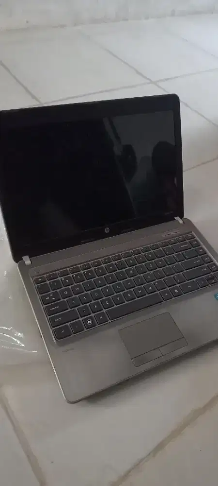 Jual laptop hp, kondisi ga bisa nyala kalau ga sambil charger