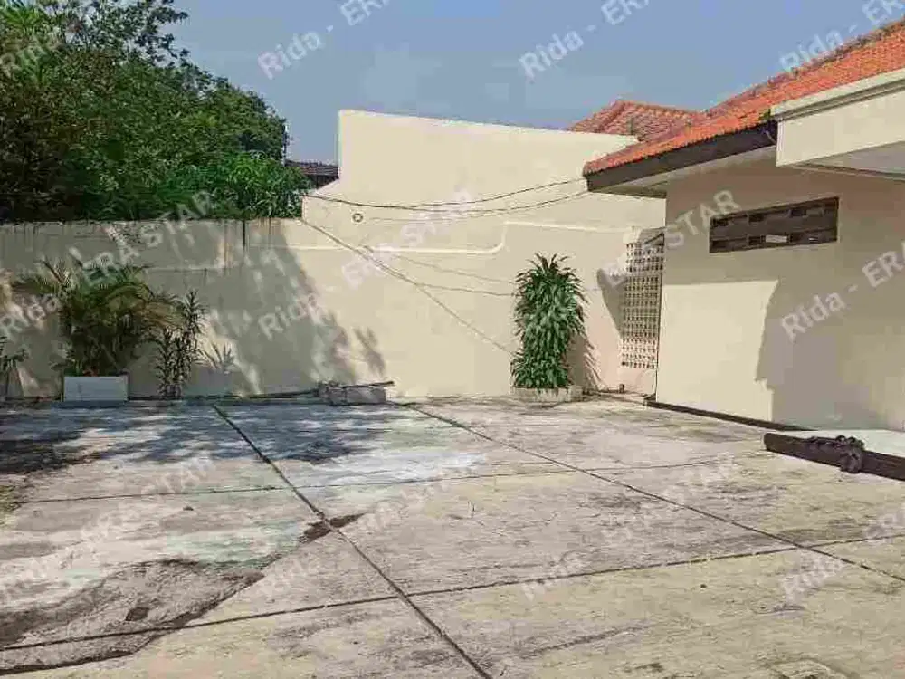 Rumah Tua Luas Lokasi strategis Rawamangun Jakarta Timur