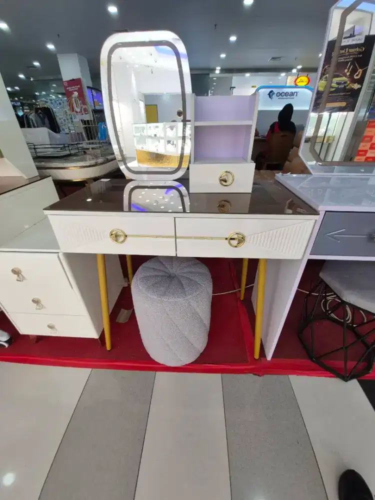 CREDIT MEJA RIAS MINIMALIS PROMO BUNGA 0% FREE 1KALI CICILAN