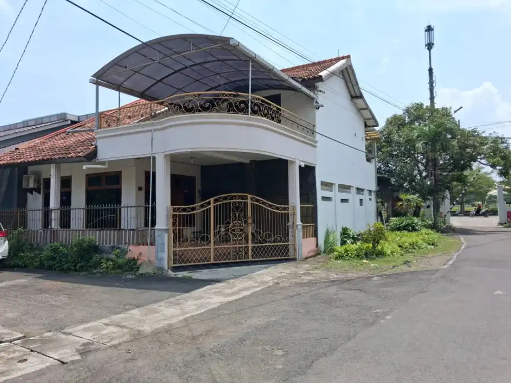 Dijual Rumah Posisi HOEK 2 Lantai Di Jl. Halmahera Semarang