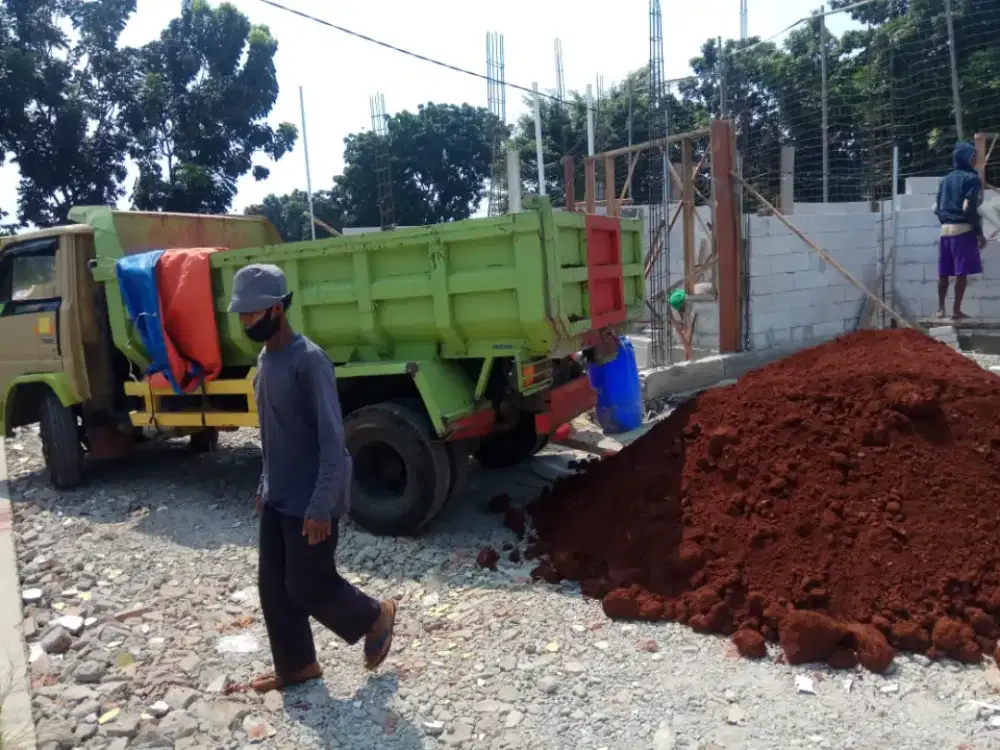 Urug tanah campur puing murni angkut tanah galian