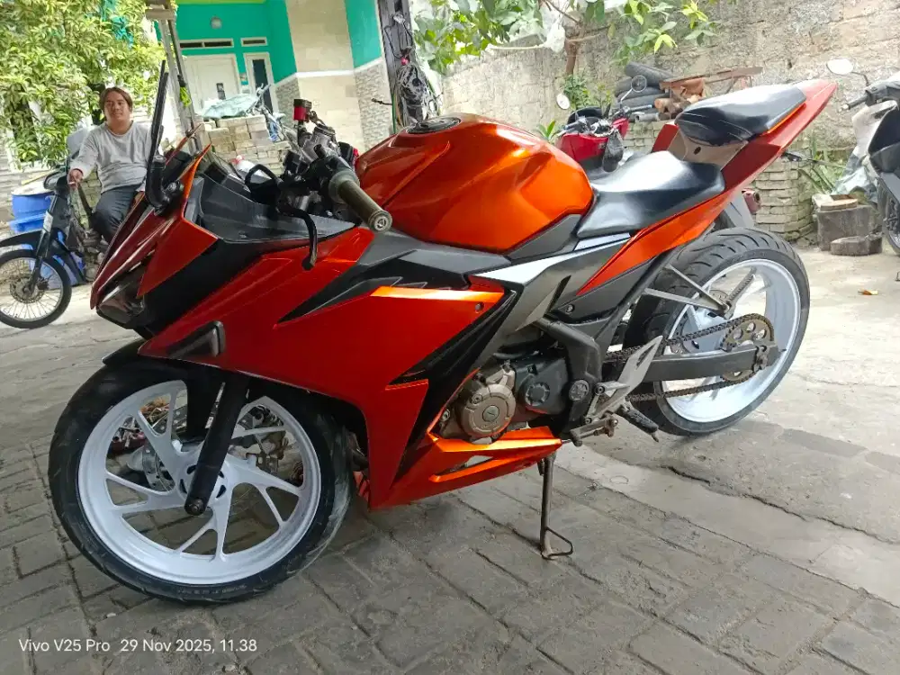 CBR 150 Orange Jakarta Barat