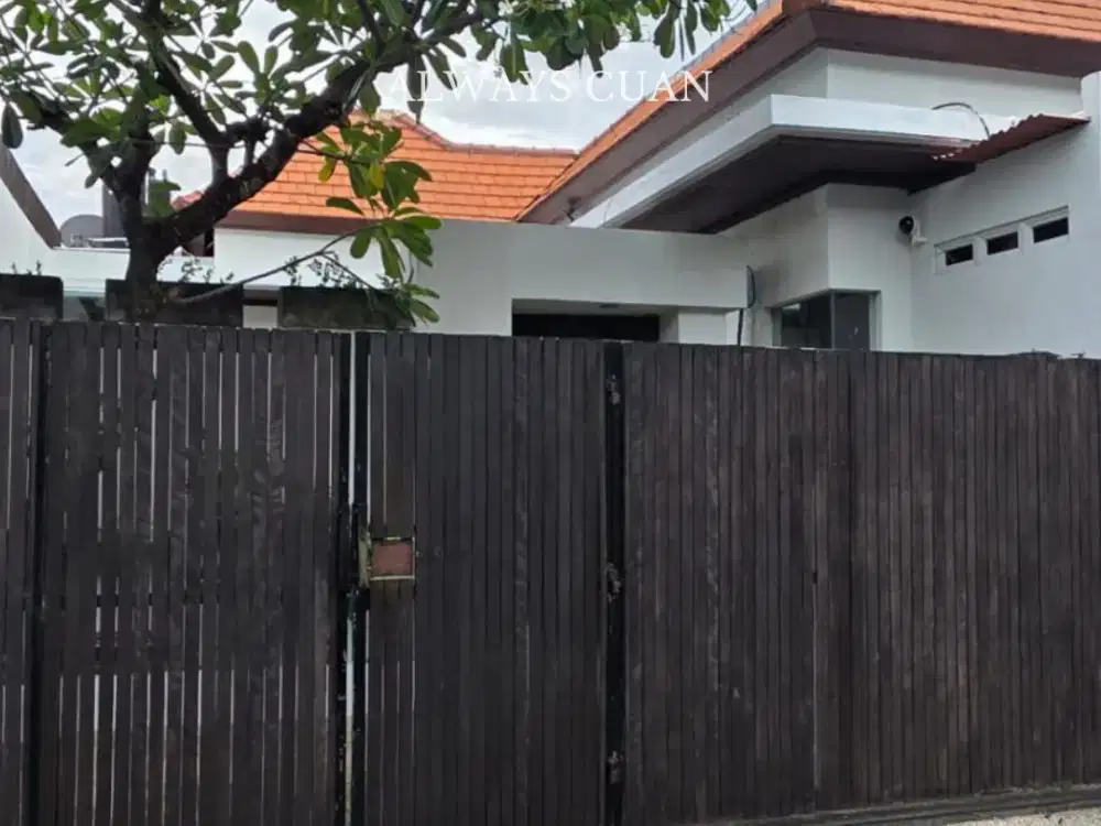 Villa 1 Lantai Lokasi Taman Sari Kerobokan Kelod Dijual