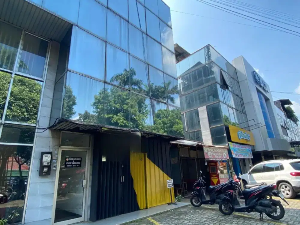 Lebak Bulus Ruko 3 Lantai SHM Cocok untuk Komersil Lokasi Strategis