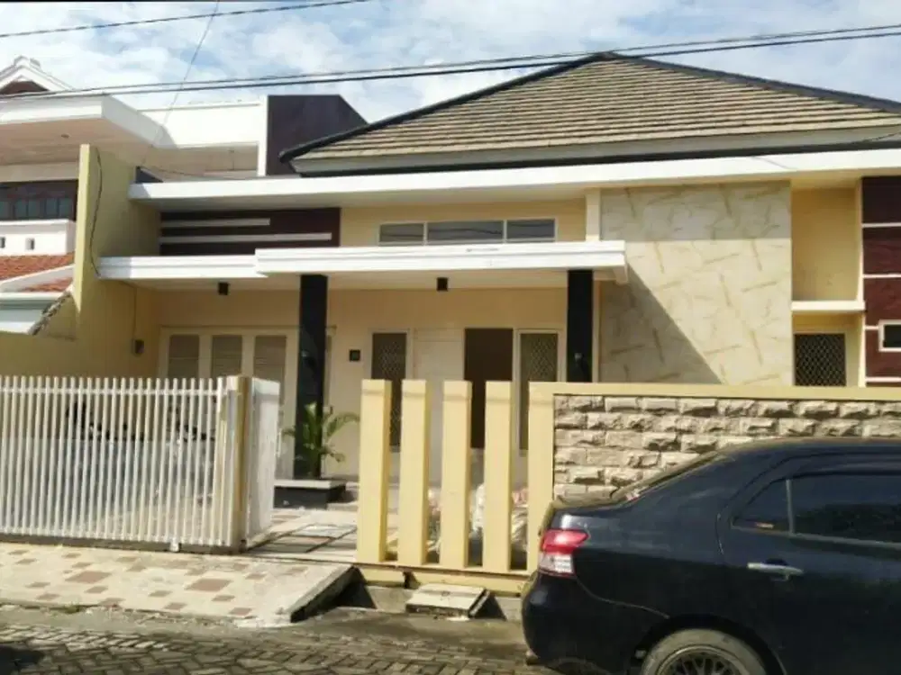 Rumah Manyar Tompotika dekat Klampis, Kertajaya, Dharmahusada (DND)