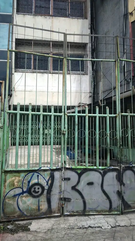 Disewakan toko atau gudang