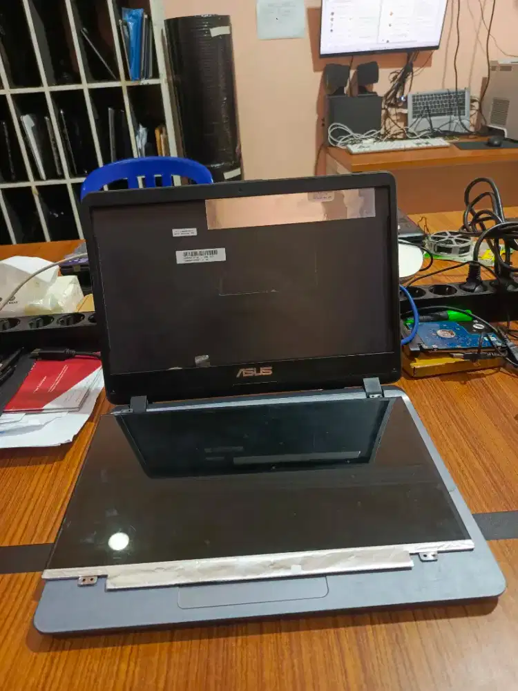 Menerima service layar