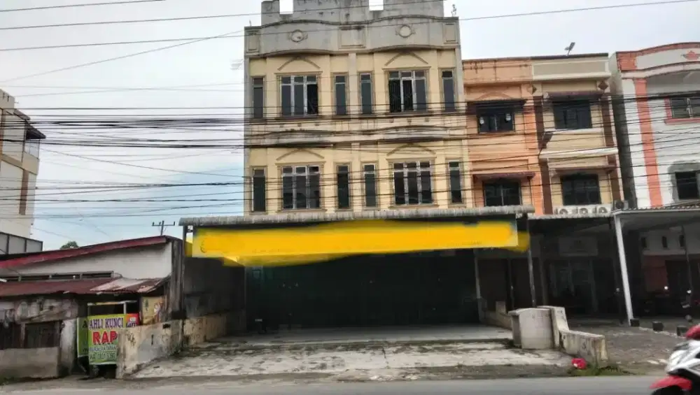 Di sewakan ruko gandeng 3 1/2 tingkat