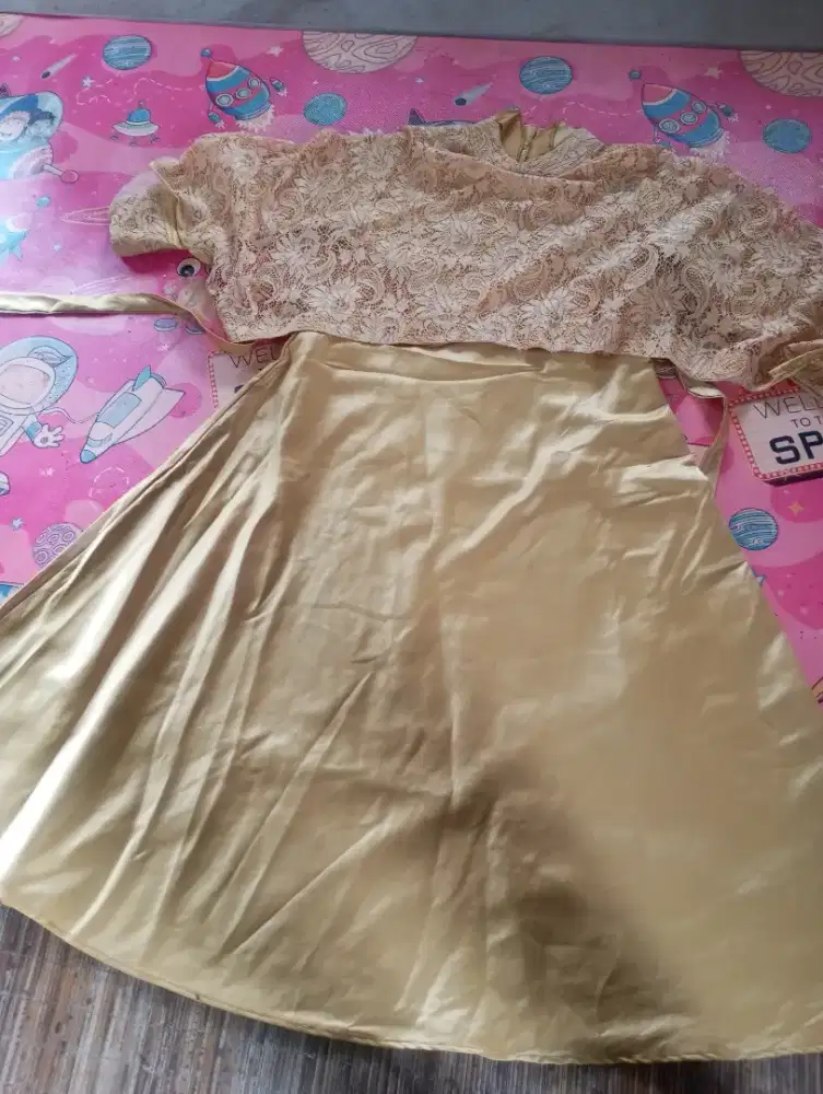 Baju kondangan warna glod