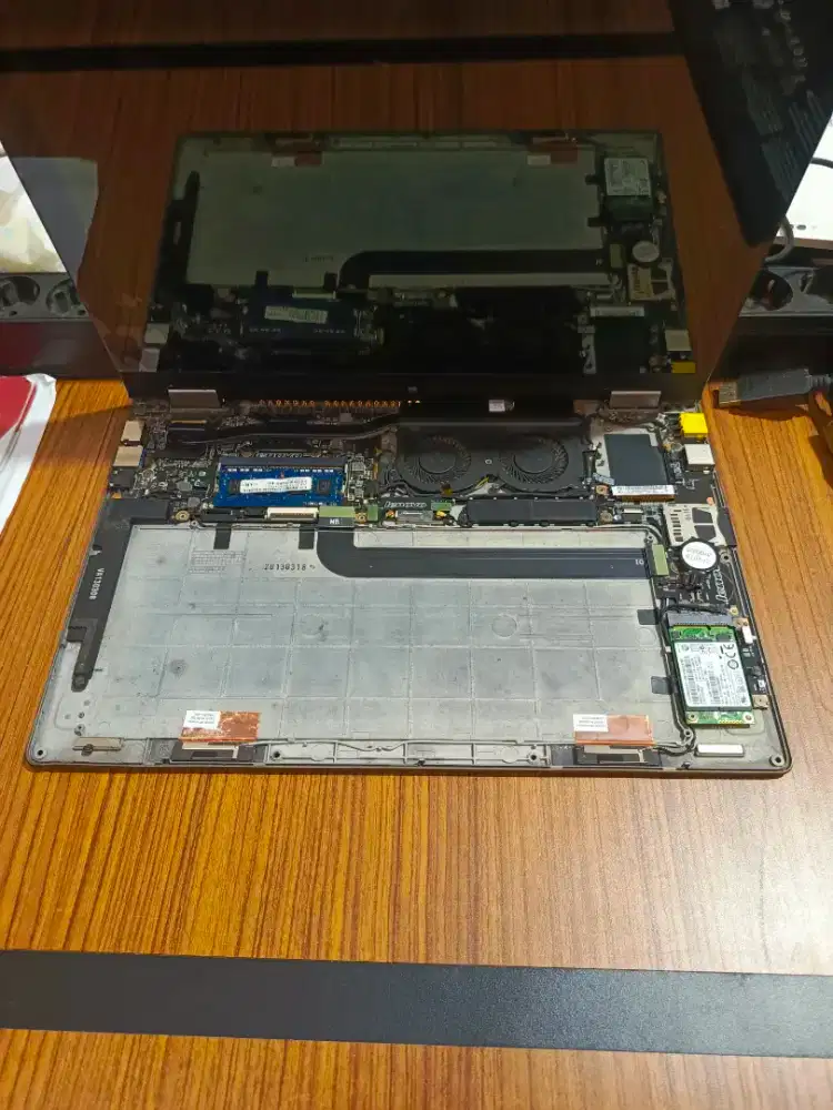 Menerima service battery laptop