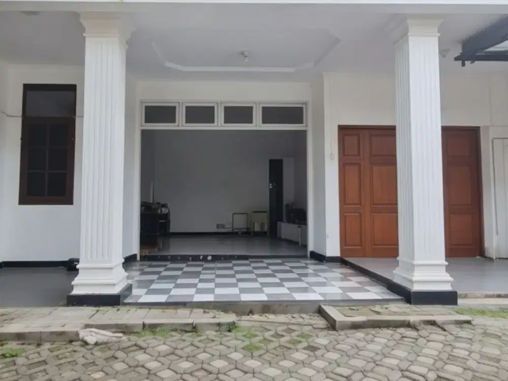 Disewakan Rumah Pinggir Jalan Ccocok Untuk Usaha Di Tebet Jakarta Selatan Siap Huni