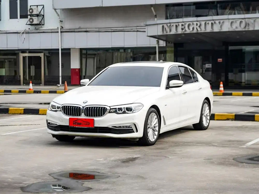 BMW 530i Luxury 2018 Putih