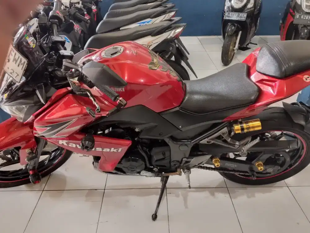 Kawasaki ninja Z250r 2013 siap pakai