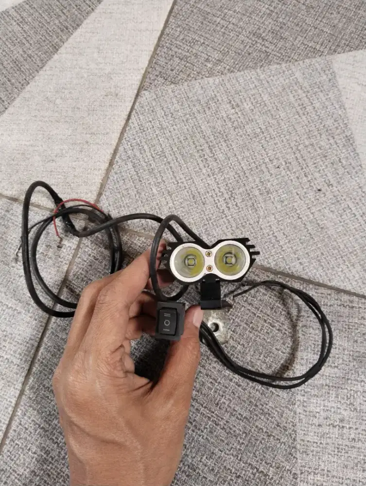 Lampu Mata Burung Hantu Nyala Putih