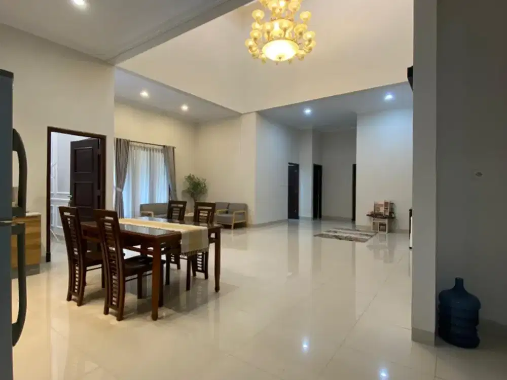 DI JUAL RUMAH BESAR LUAS SUPER STRATEGIS DEKAT JL RAYA TAJEM MAGUWOHARJO