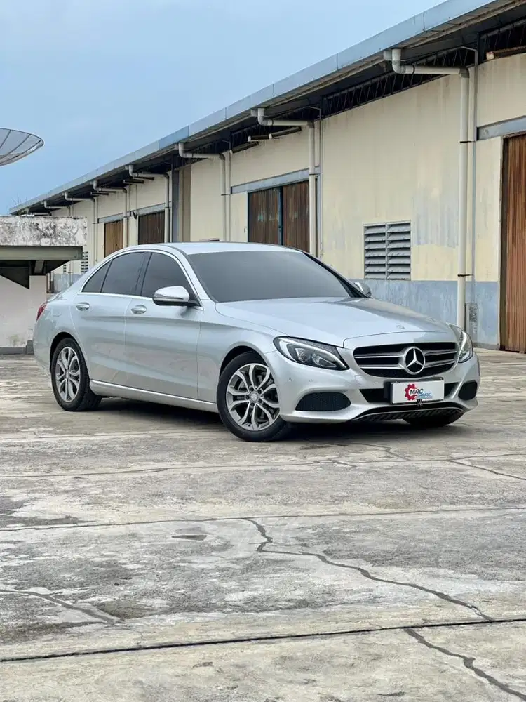 Mercedes Benz C200 Avantgarde w205 2017 LOW KM