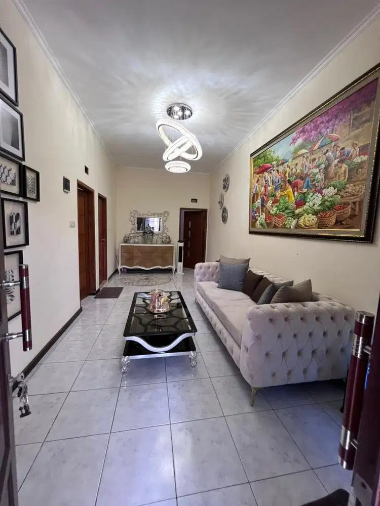 Rumah di ujung berung